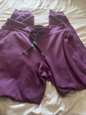 lululemon athletica woman Deep Purple Jogger Sweatpants